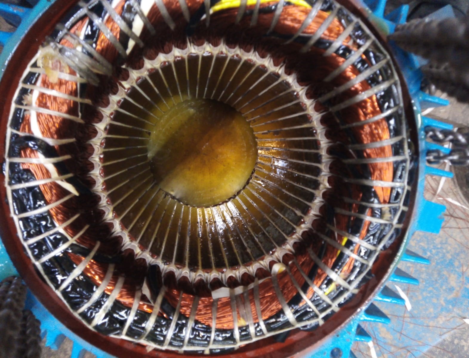 Detalle de bobinas recién instaladas